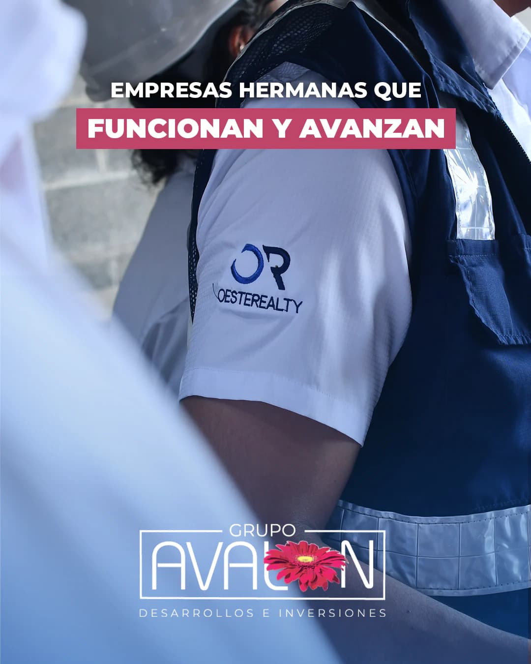 «Empresas hermanas que funcionan y avanzan». El logotipo de Oeste Realty bordado en la manga de una camisa, en obra.