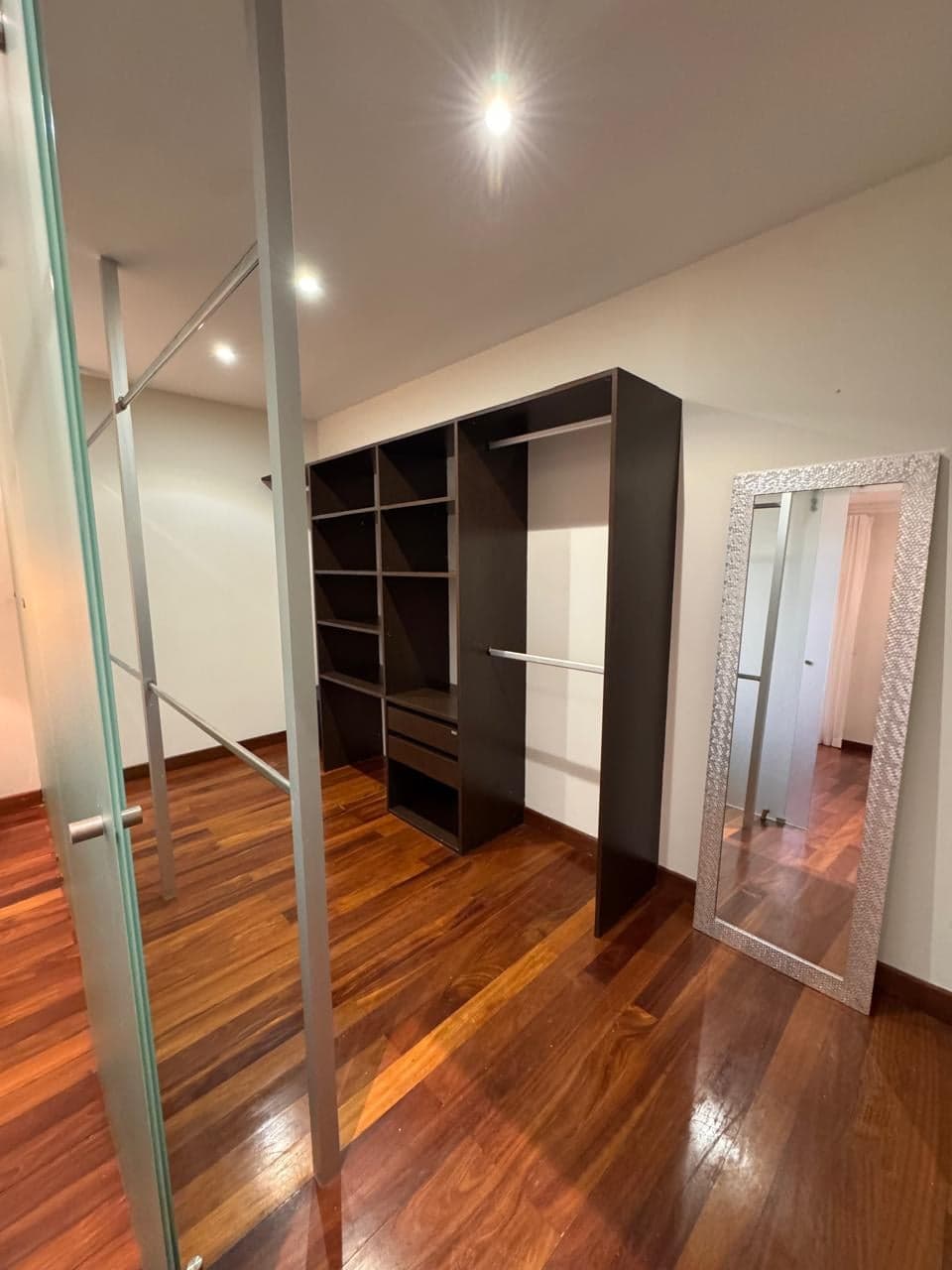 Vestidor con espejo